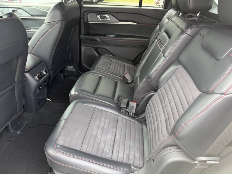 2025 Ford Explorer ST-Line