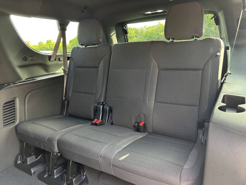 2025 Chevrolet Suburban LS