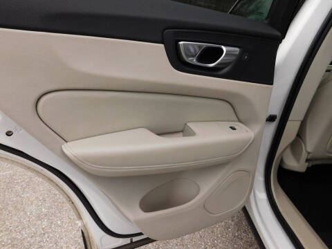 2024 Volvo XC60 B5 Core Dark Theme