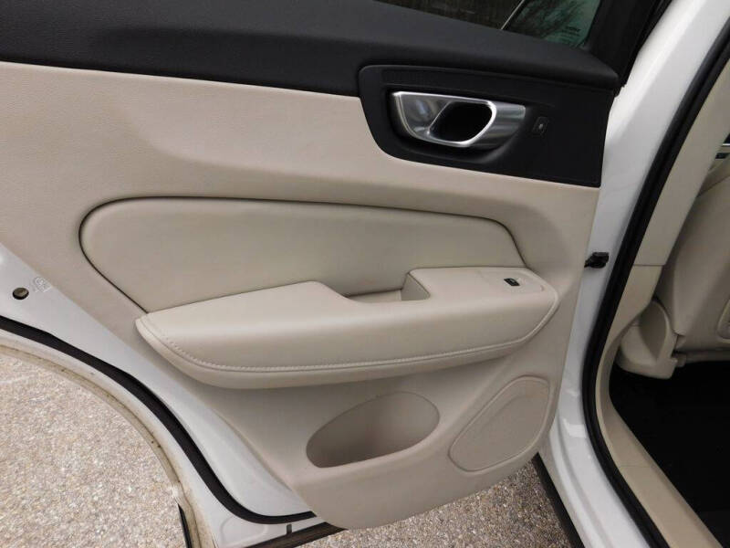 2024 Volvo XC60 B5 Core Dark Theme