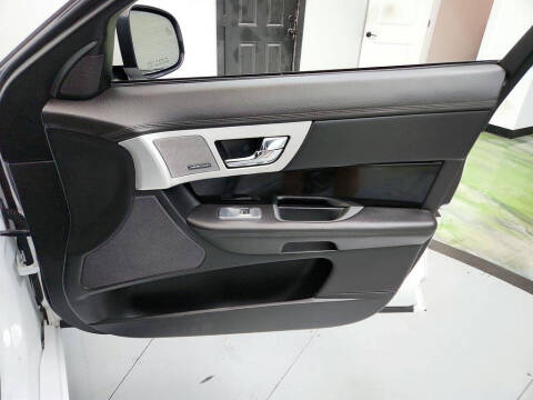 2015 Jaguar XF 3.0 Sport