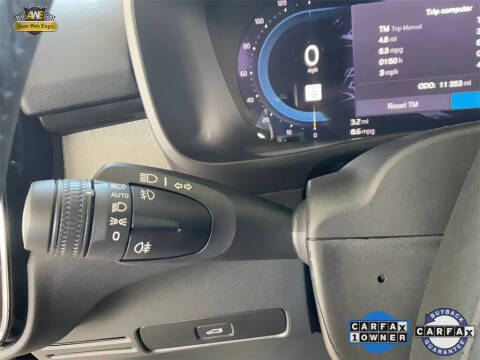 2025 Volvo XC40 B5 Plus Bright Theme