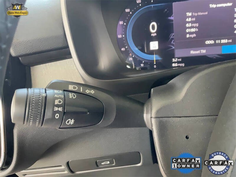 2025 Volvo XC40 B5 Plus Bright Theme