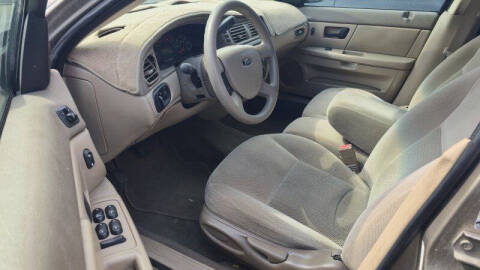 2005 Ford Taurus SE