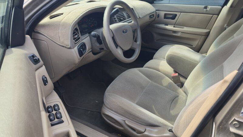 2005 Ford Taurus SE