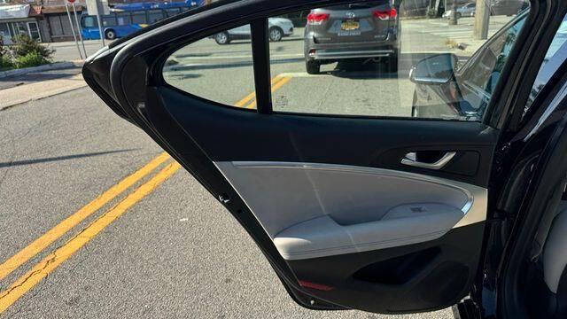 2023 Genesis G70