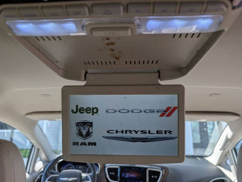 2017 Chrysler Pacifica Touring-L