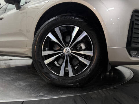 2025 Volvo XC60 B5 Core Dark Theme