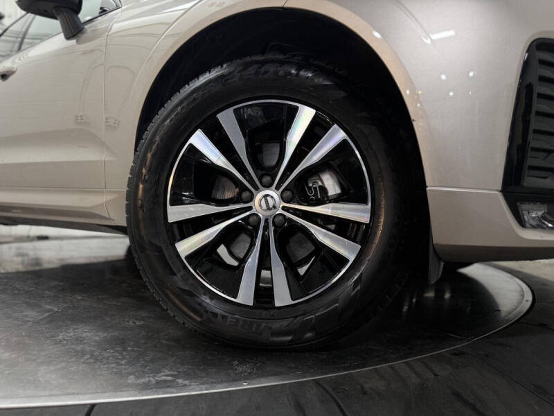 2025 Volvo XC60 B5 Core Dark Theme