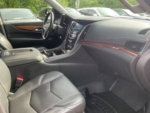 2017 Cadillac Escalade Luxury