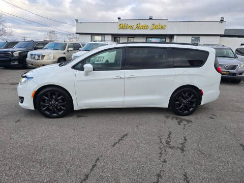 2020 Chrysler Pacifica Touring