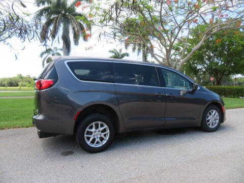 2022 Chrysler Voyager LX