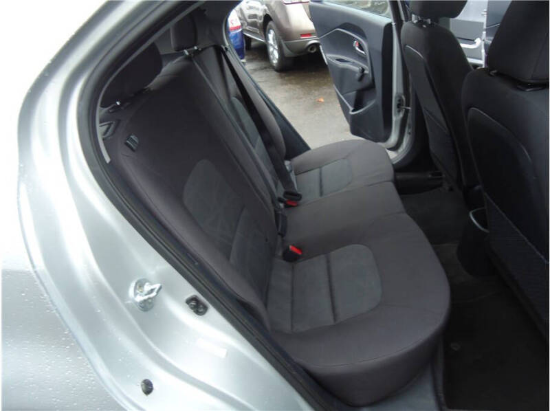 2016 Kia Rio 5-Door LX