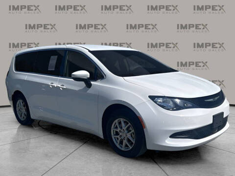 2023 Chrysler Voyager LX