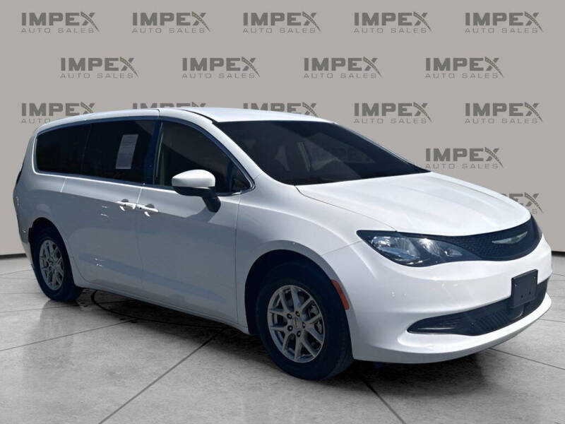 2023 Chrysler Voyager LX