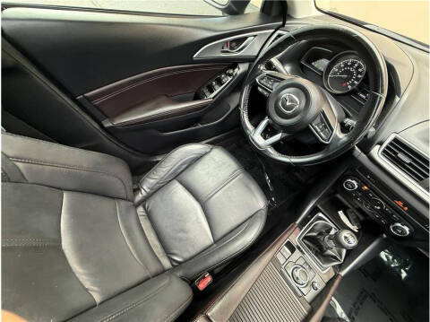 2018 Mazda MAZDA3 Touring