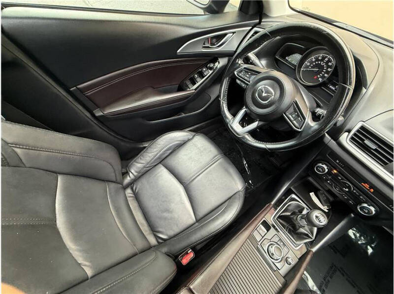 2018 Mazda MAZDA3 Touring