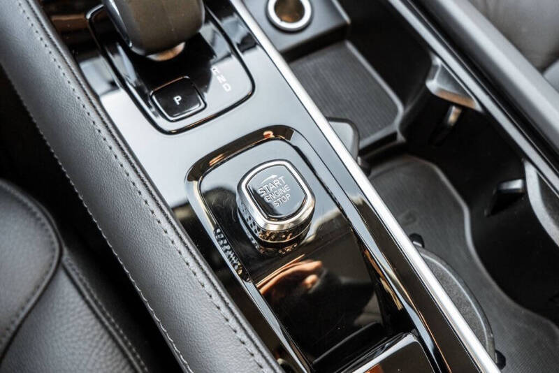 2025 Volvo XC90 B6 Plus Bright Theme 7P