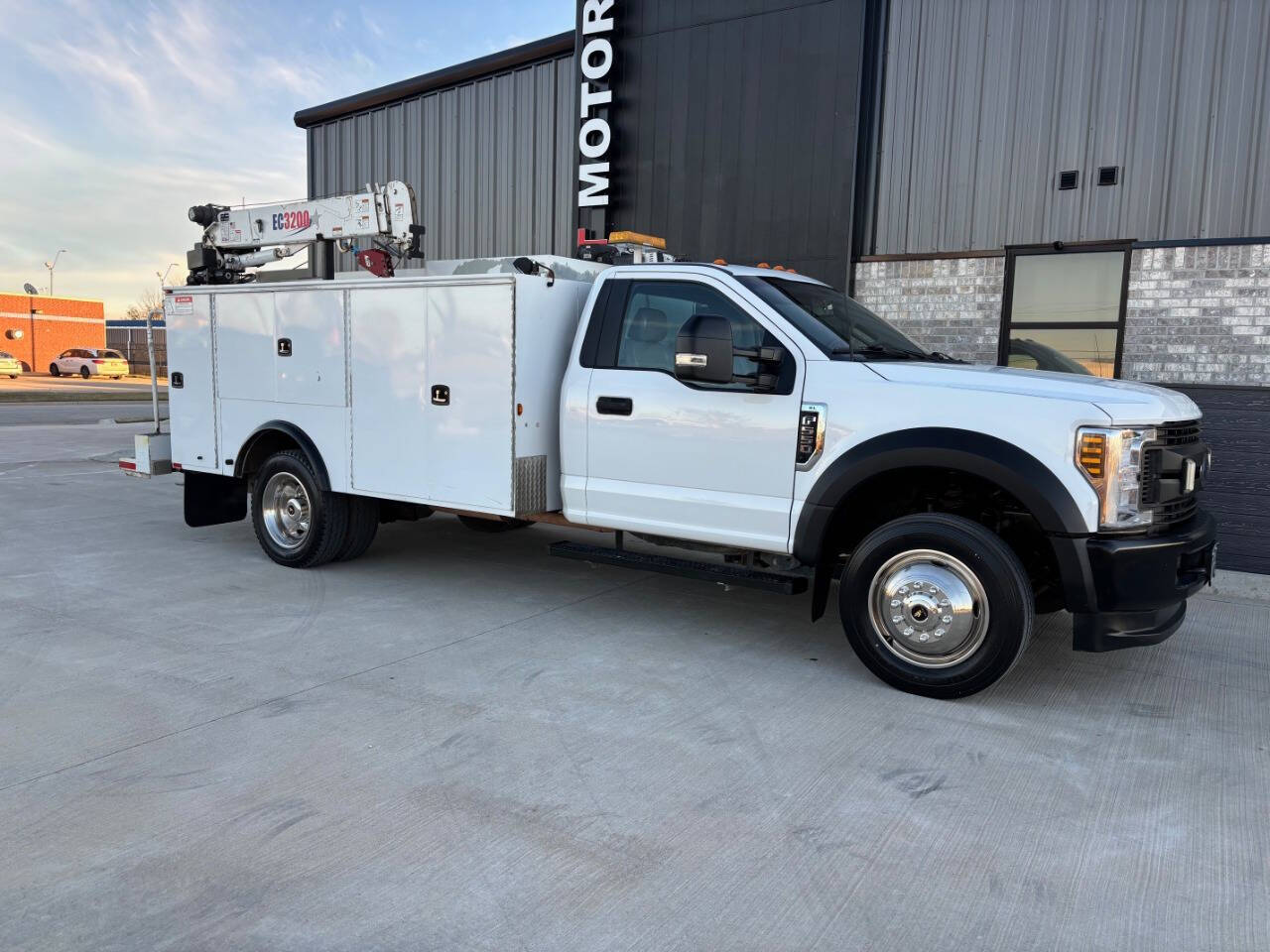 2019 Ford F-550 Super Duty Chassis Cab's photo