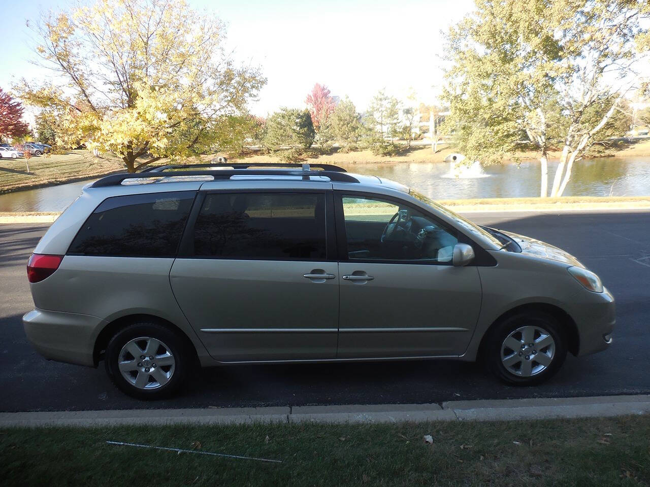 2004 Toyota Sienna for sale at Genuine Motors in Schaumburg, IL