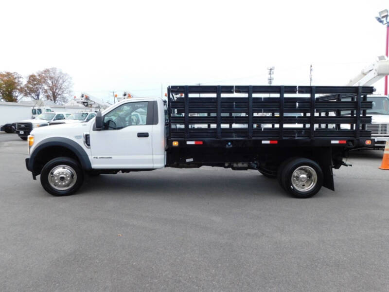 2017 Ford F-450 Super Duty Chassis Cab null photo 4