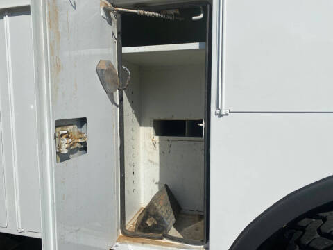 2009 Freightliner M2 106