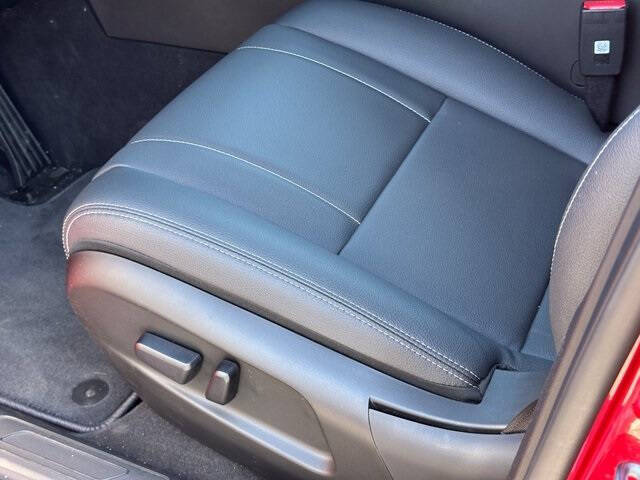 2025 VinFast VF8 Eco