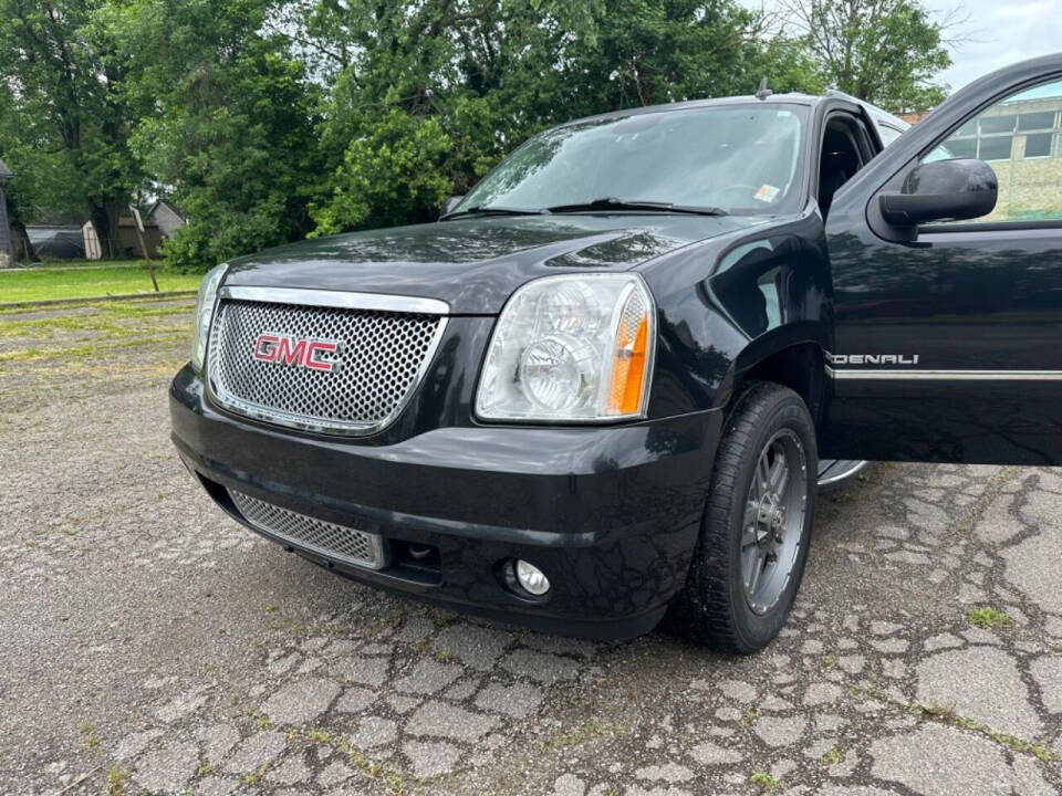 2013 GMC Yukon XL for sale at SRL SAHER in Lorain, OH