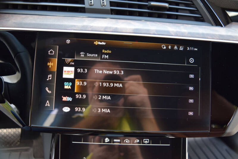 2022 Audi e-tron quattro Premium