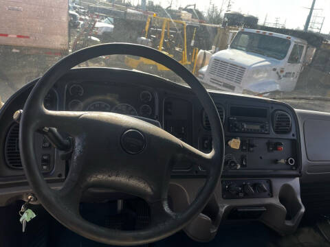 2010 Freightliner M2 106