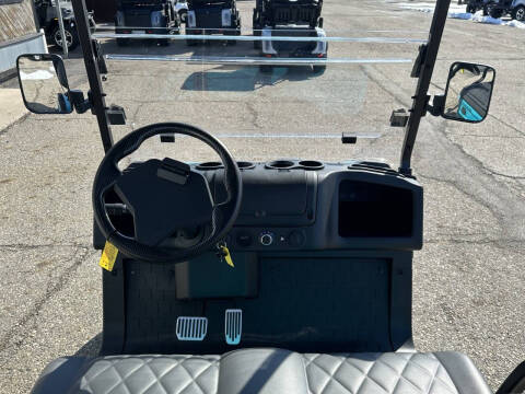 2026 Teko EV Trophy Lite Lithium golfer