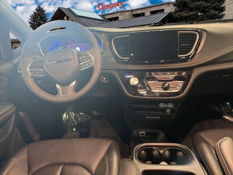 2025 Chrysler Pacifica Plug-In Hybrid Select
