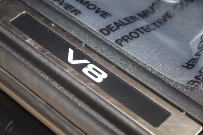 2023 Land Rover Defender 110 V8