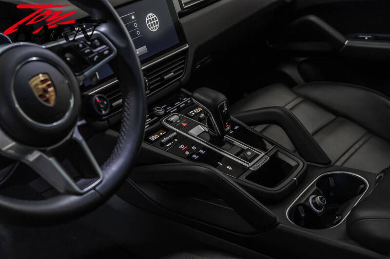 2023 Porsche Cayenne Coupe Platinum Edition