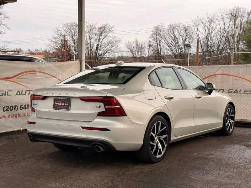 2019 Volvo S60 T6 Momentum