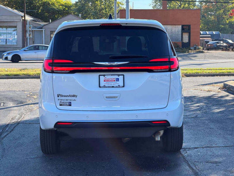 2024 Chrysler Pacifica Touring