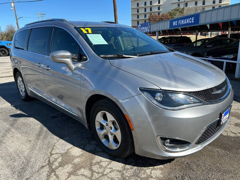 2017 Chrysler Pacifica Touring-L Plus