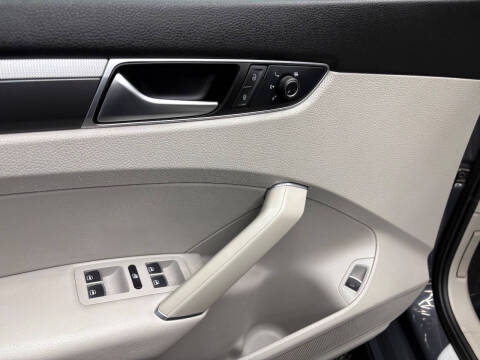 2017 Volkswagen Passat 1.8T R-Line