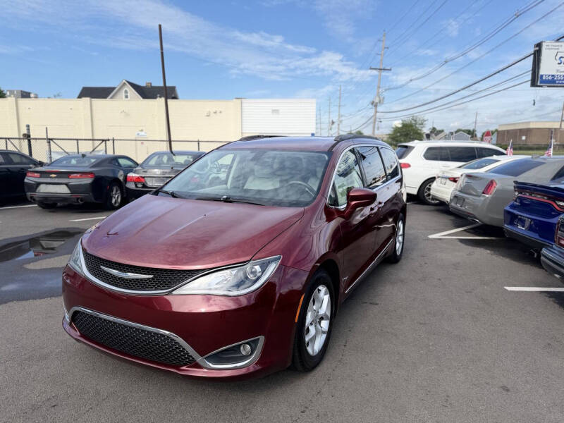 2017 Chrysler Pacifica Touring-L
