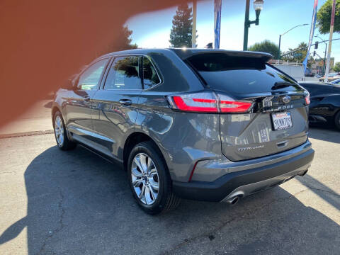 2021 Ford Edge Titanium