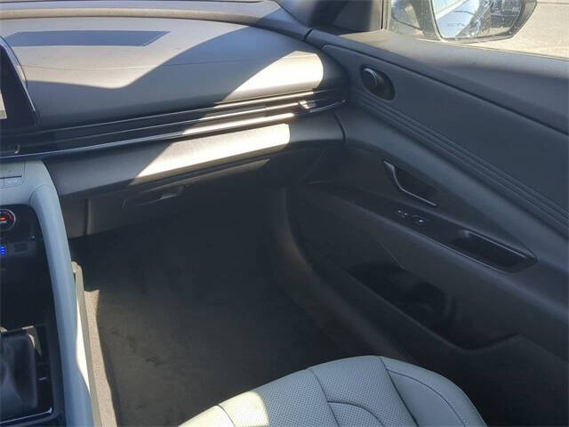 2025 Hyundai Elantra Hybrid Limited