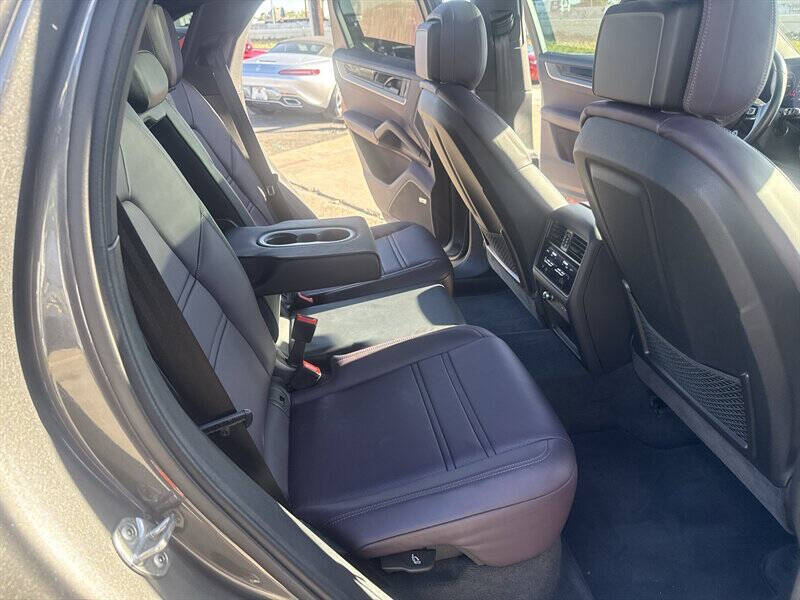 2024 Porsche Cayenne S Coupe