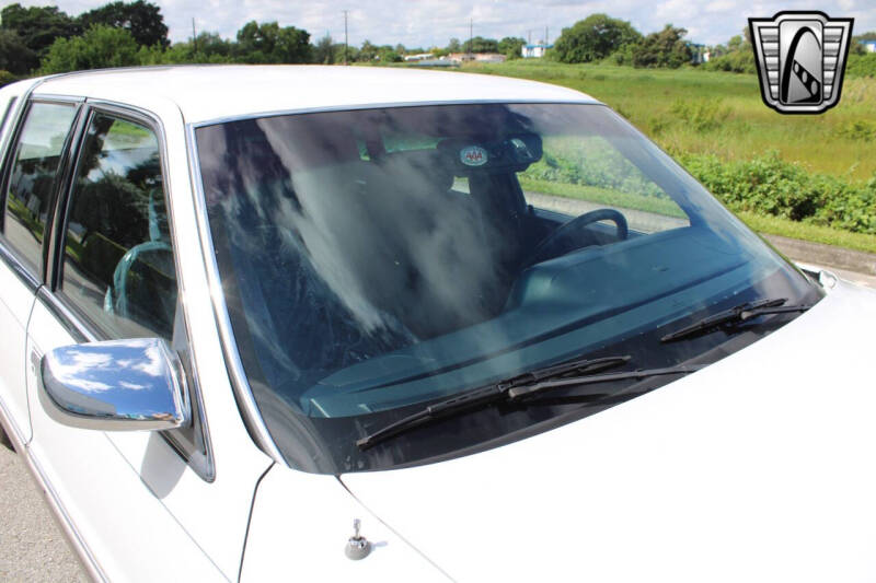 1993 Chrysler New Yorker Fifth Avenue
