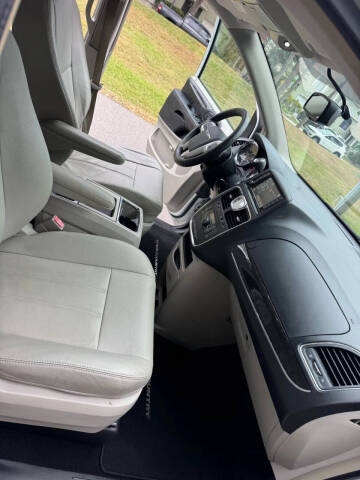 2014 Chrysler Town and Country Touring