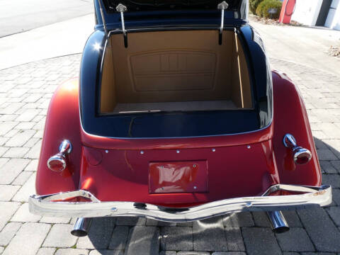 1933 Ford Custom Deluxe