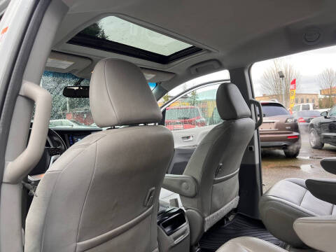 2017 Toyota Sienna XLE 7-Passenger