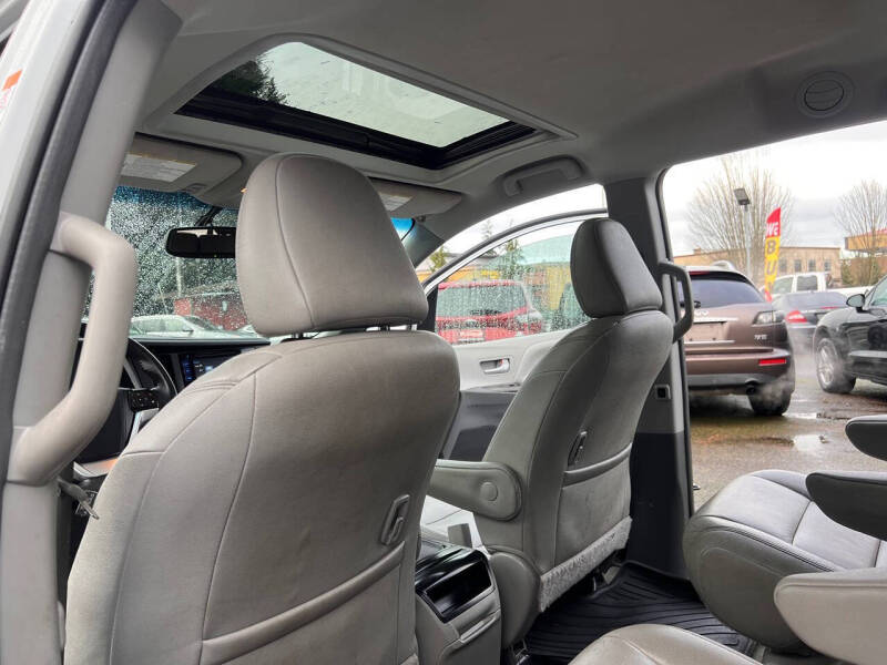 2017 Toyota Sienna XLE 7-Passenger