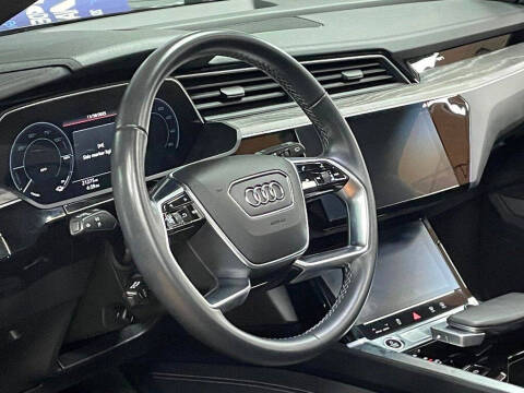 2022 Audi e-tron quattro Premium Plus