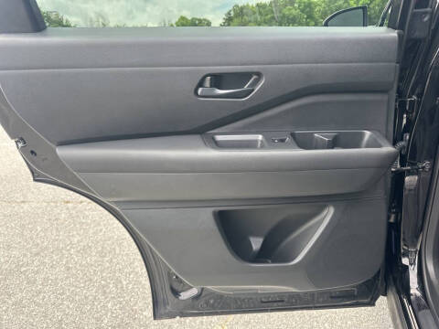 2024 Nissan Pathfinder S