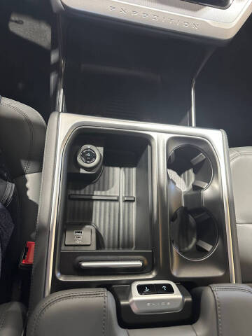 2026 Ford Expedition MAX Active